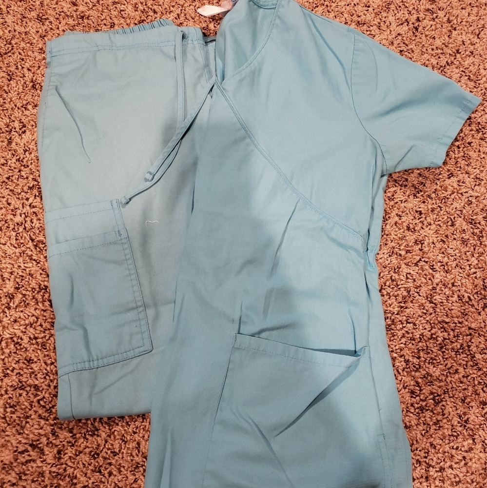 Scrub set